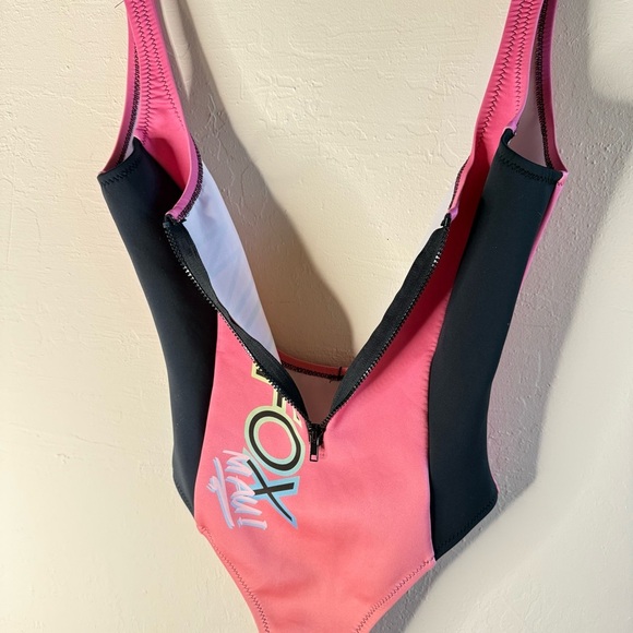 Wildfox Maui Scuba Style Swimsuit in Pink Corvette Size Medium - Picture 4 of 10